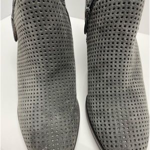 Ladies shoes, size 8